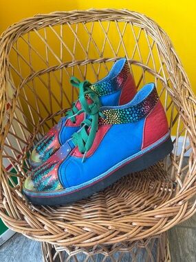 Soletech Hand Painted Leather Designed Mens Size 8.5 Shoes